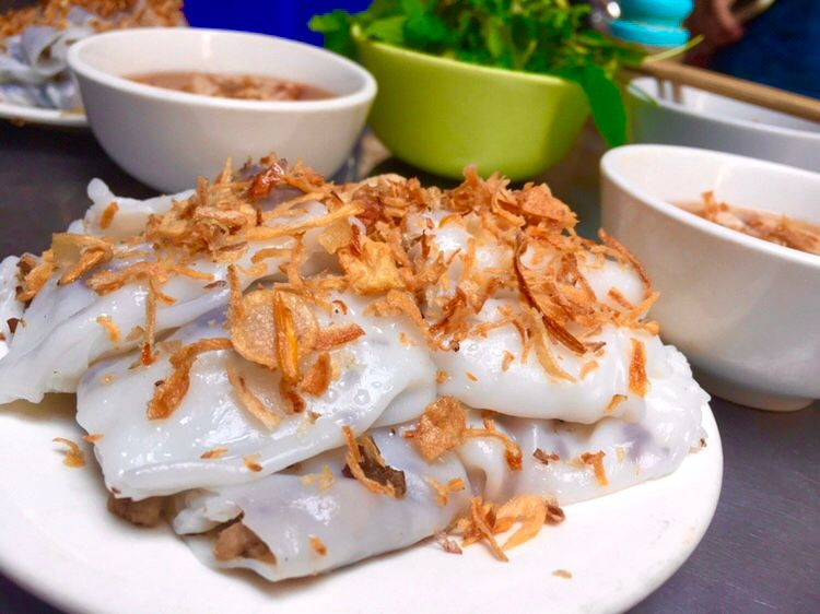 Hà Nội ăn gì ngày rét đậm: Ủ ấm chiếc bụng đói với đĩa bánh cuốn tráng liền cực “cuốn“ ảnh 2