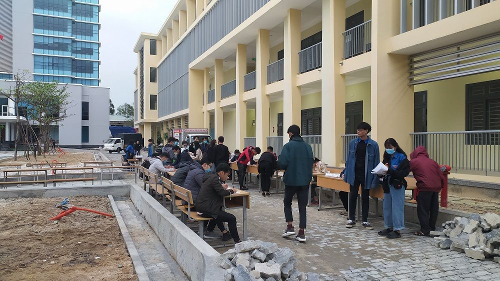 Bất chấp trời rét buốt, sinh viên ĐH Đà Nẵng vẫn nhiệt tình đi hiến máu nhân đạo ảnh 2