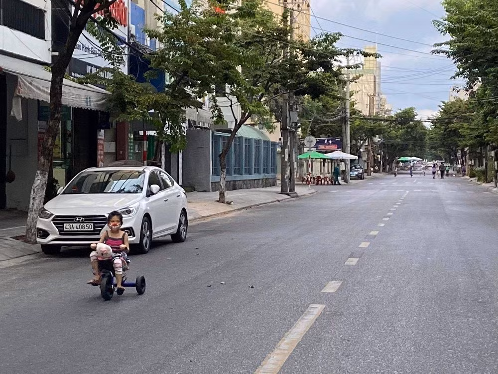 Những hình ảnh đầy cảm xúc ghi từ bên trong khu vực phong tỏa tại Đà Nẵng ảnh 9