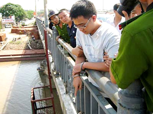 Nghĩa chỉ vị trí vứt túi nilon đựng đầu, quần áo và 10 ngón tay của nạn nhân Nguyễn Phương Linh trên một khúc sông Cấm, thuộc địa phận tỉnh Quảng Ninh