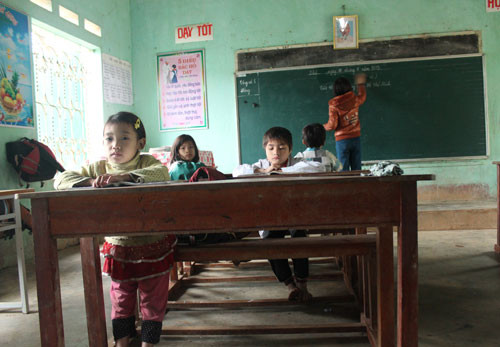 Các em phải học trong những lớp ghép