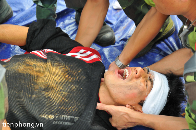 Hành khách đau đớn vì vết thương