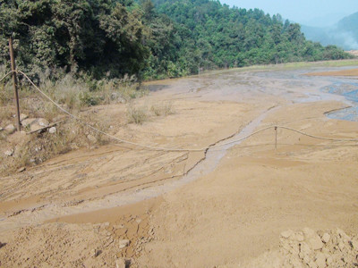 Một nơi bị tràn bùn. Ảnh: M.H