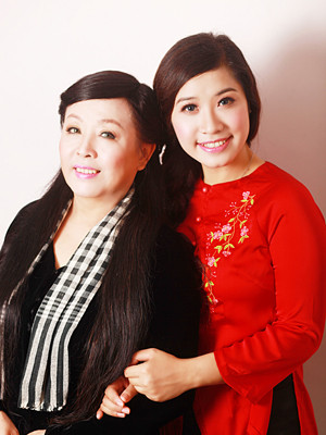 NSND Thu Hiền và ca sĩ Bích Hồng . NSND Thu Hiền và ca sĩ Bích Hồng