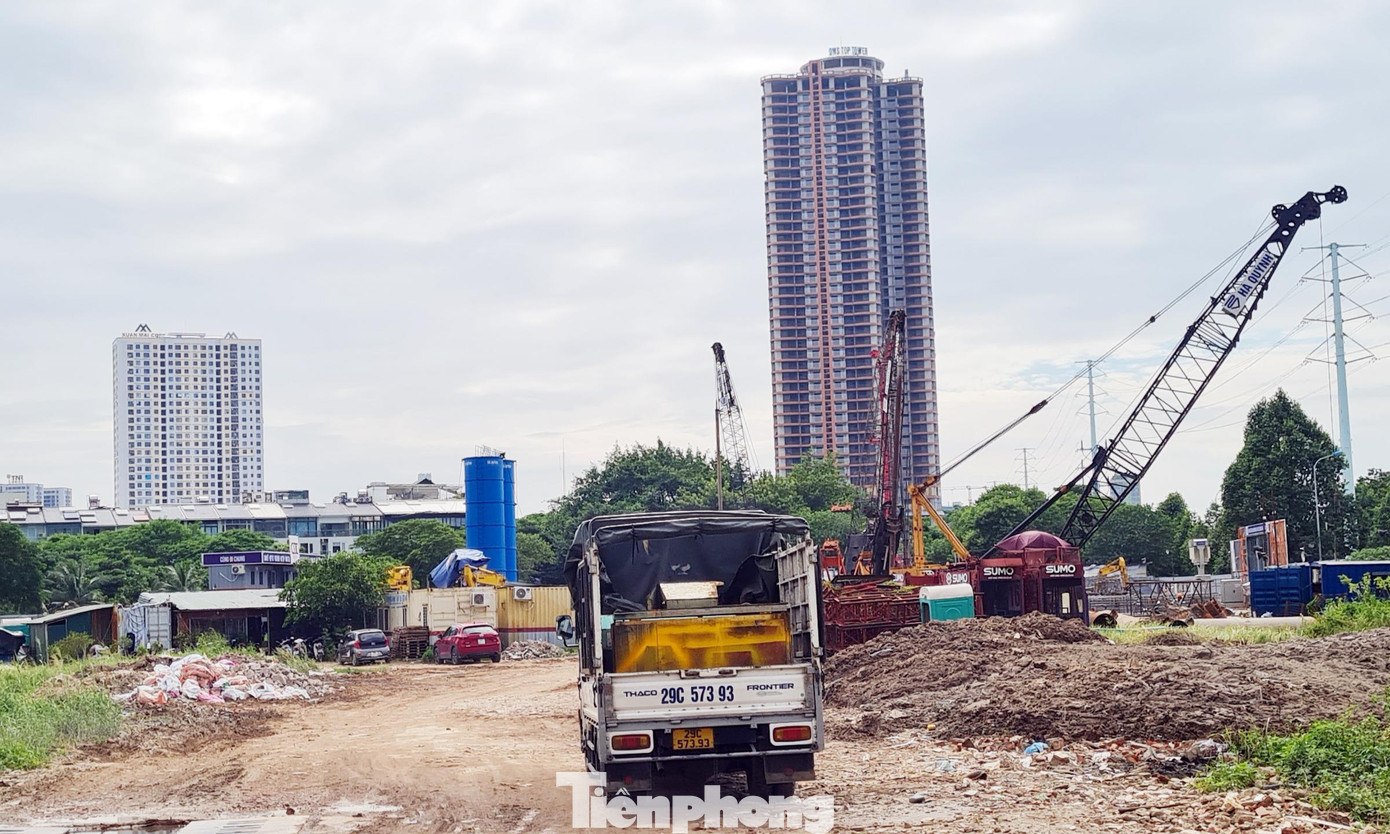 Hiện dự án NƠXH NHS Trung Văn đang được chủ đầu tư thi công hạng mục cọc, móng và tầng hầm. Hiện dự án NƠXH NHS Trung Văn đang được chủ đầu tư thi công hạng mục cọc, móng và tầng hầm.