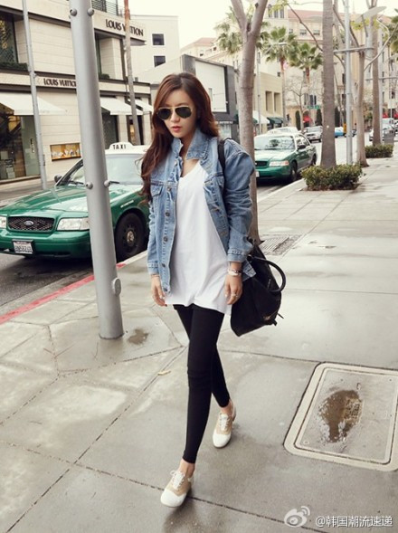 Cặp đôi chưa bao giờ lỗi mốt - quần jeans + áo sơ mi. Quần jeans - áo pull đem lại cho bạn vẻ năng động trẻ trung.