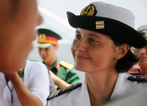 Nữ thuyền trưởng lái chiến hạm Pháp cập cảng Sài Gòn ảnh 1
