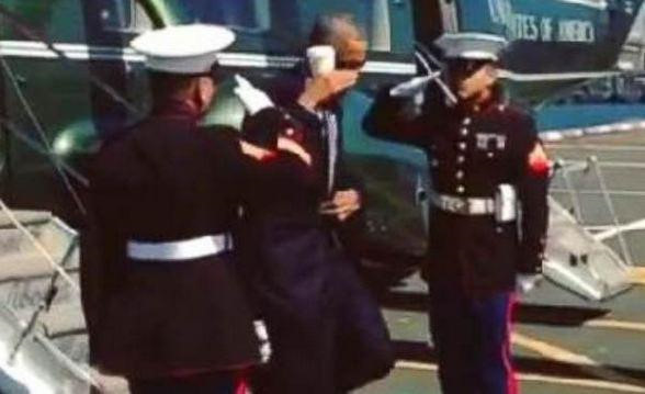 Trump bị chỉ trích vì chào kiểu nhà binh với tướng Triều Tiên ảnh 1