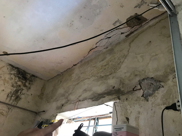 Cận cảnh chung cư 40 năm có nguy cơ đổ sập bất kỳ lúc nào ảnh 7