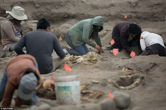 Bi thảm 56 hài cốt trẻ em trong nghĩa trang hiến tế ảnh 2