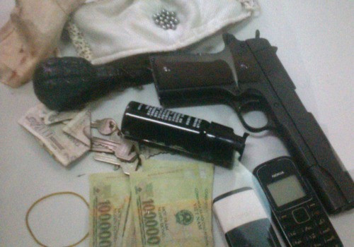 Tang vật vụ cướp cơ quan công an thu giữ.. Tang vật vụ cướp cơ quan công an thu giữ.