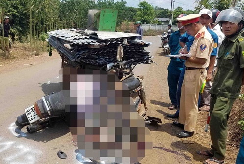 Tông vào xe chở tôn, người đàn ông tử vong tại chỗ ảnh 1