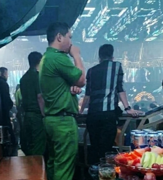 Hàng trăm đối tượng dương tính với ma túy trong quán bar sang nhất Biên Hòa ảnh 1