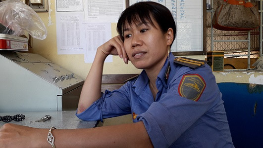 Nhân viên gác chắn kể lại giây phút cứu cụ bà trước đầu tàu hỏa ảnh 1