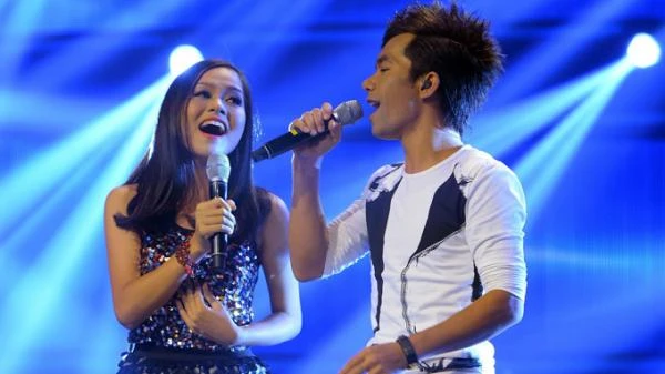 Hoàng Quyên và Yasuy cùng lên sân khấu chung kết Vietnam Idol. Ảnh: Tuổi trẻ