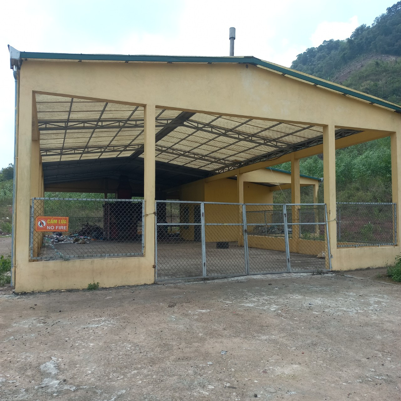 Công trình xây dựng tiền tỉ, chỉ sau hơn 2 tháng hoạt động đã hư hỏng.