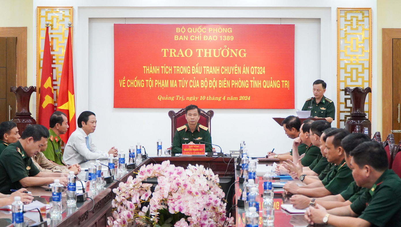 Đại tá Trần Xuân Lạn - Phó Chỉ huy trưởng BĐBP tỉnh Quảng Trị, Trưởng ban Chuyên án QT324, báo cáo kết quả đấu tranh Chuyên án QT324. Ảnh: Lê Trường