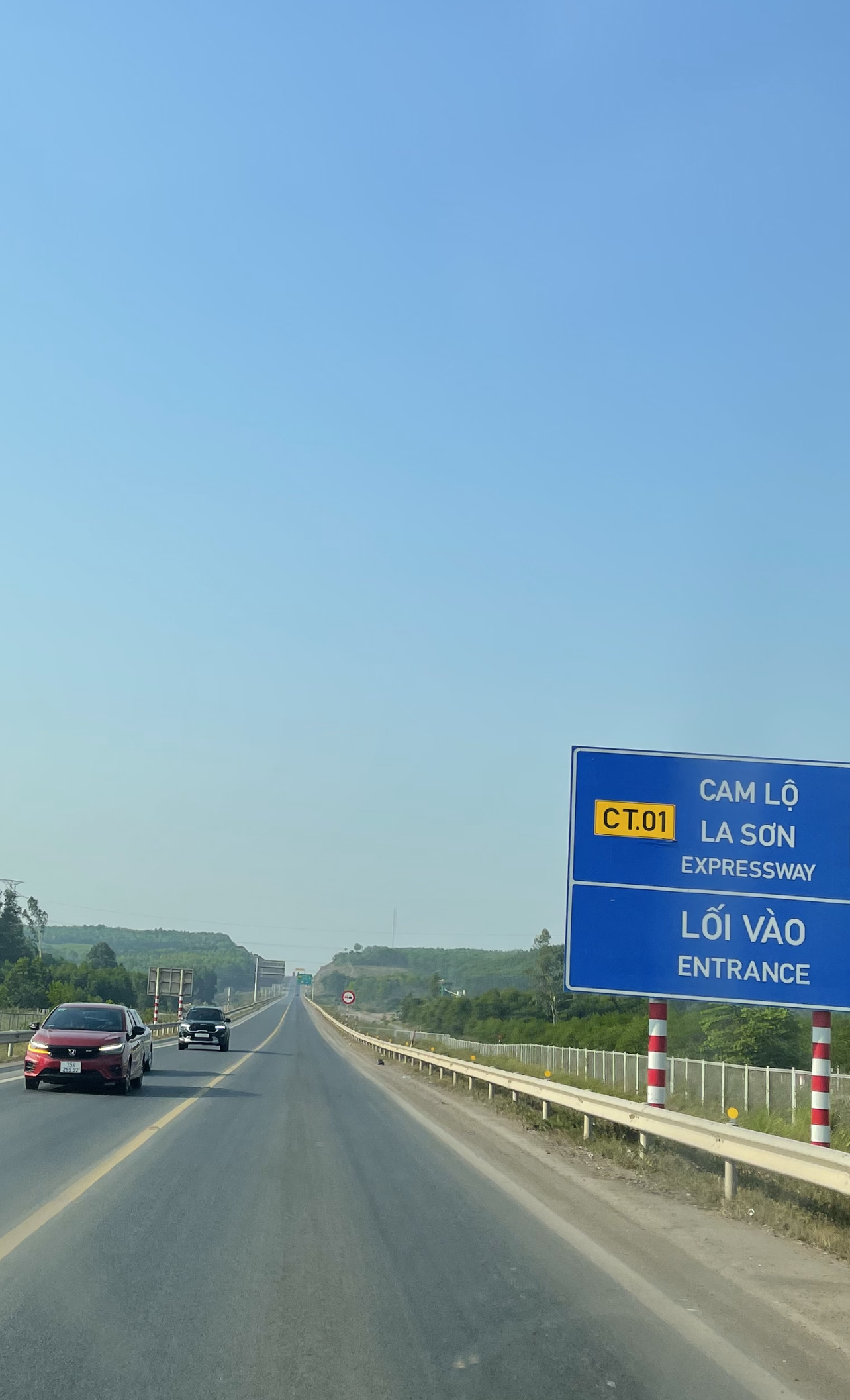 Lối vào cao tốc Cam Lộ-La Sơn.