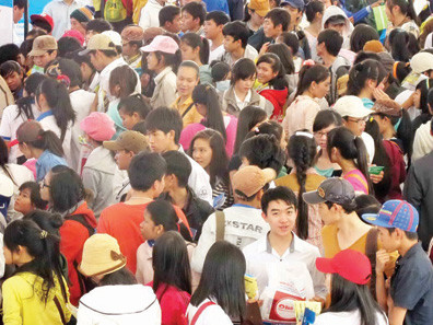 Mặc dù chương trình diễn ra vào thứ sáu, nhưng Sở GD-ĐT tỉnh Ninh Thuận nhận thấy tầm quan trọng trong công tác hướng nghiệp nên đã cho học sinh nghỉ để tham gia chương trình. Ảnh: Đào Ngọc Thạch