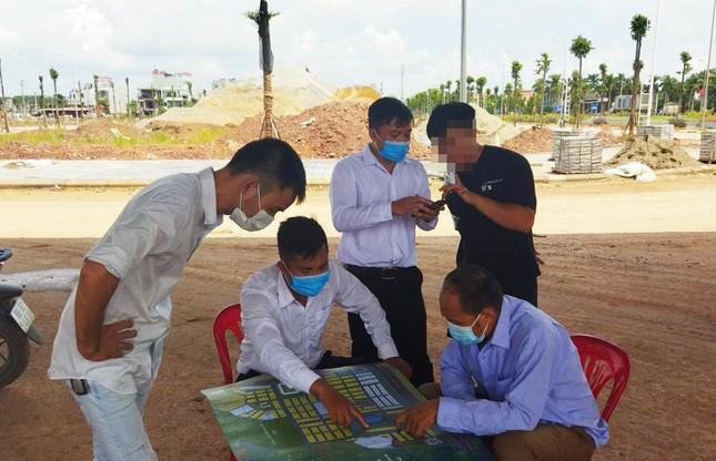 Bộ Xây dựng yêu cầu chấn chỉnh hành vi mua bán trao tay nhiều lần, "thổi giá" gây nhiễu loạn thông tin thị trường BĐS. Bộ Xây dựng yêu cầu chấn chỉnh hành vi mua bán trao tay nhiều lần, "thổi giá" gây nhiễu loạn thông tin thị trường BĐS.