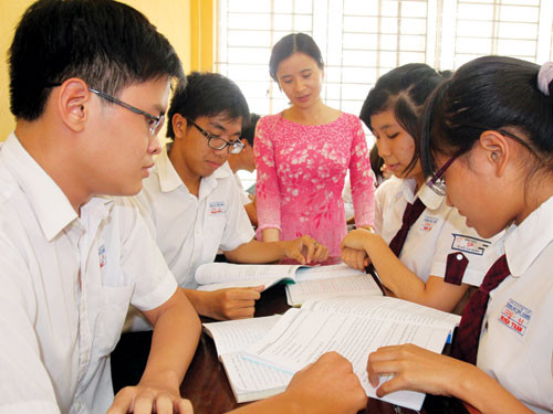 Học sinh lớp 12 Trường trung học Thực hành (ĐH Sư phạm TP.HCM) ôn thi môn văn - Ảnh: Đào Ngọc Thạch 