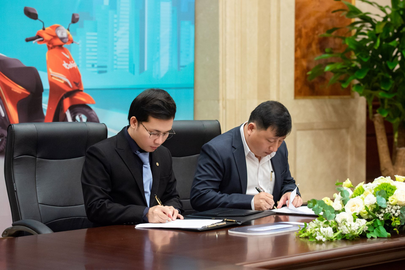 Theo thỏa thuận, BUTL sẽ thuê 5.000 xe máy điện VinFast từ GSM để đưa vào vận hành dịch vụ xe ôm công nghệ, giao hàng và giao đồ ăn tại khu vực miền Tây Nam Bộ.