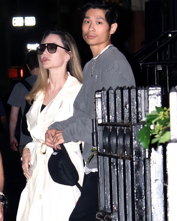 Pax Thiên trông nam tính khi xuất hiện bên Angelina Jolie ảnh 2