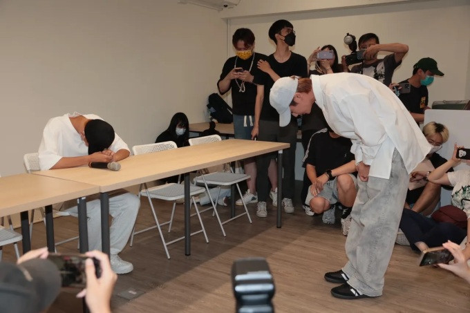 Viêm Á Luân xin lỗi Diệu Nhạc.