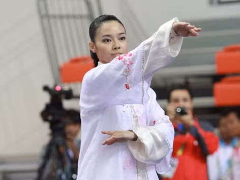 Nữ VĐV Lindswell của Indonesia, giành được 9,71 điểm ở nội dung thái cực quyền