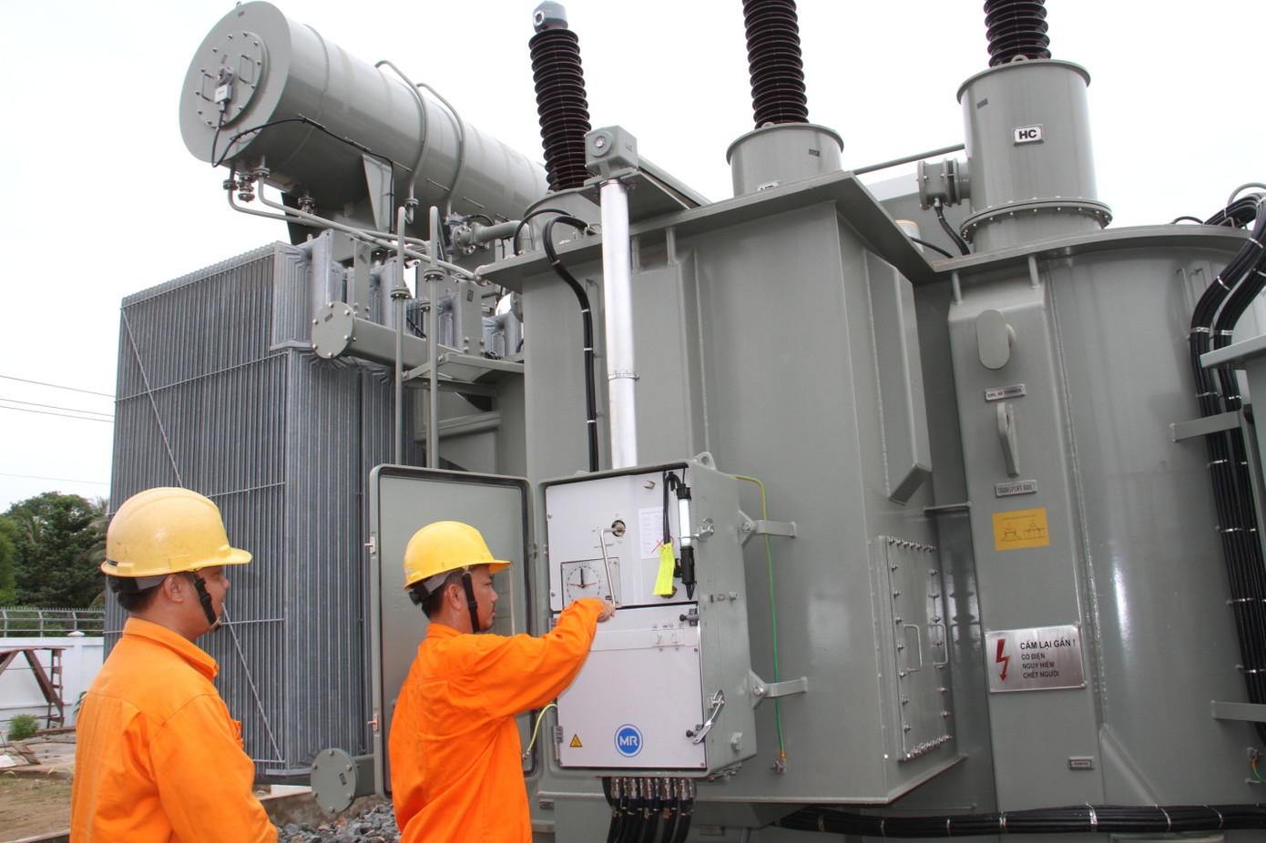 Đường dây 110 kV Kiên Lương - Hà Tiên và trạm biến áp 110 kV/22 kV Hà Tiên đã hoàn thành, sẵn sang đưa điện đến Phú Quốc. Đường dây 110 kV Kiên Lương - Hà Tiên và trạm biến áp 110 kV/22 kV Hà Tiên đã hoàn thành, sẵn sang đưa điện đến Phú Quốc