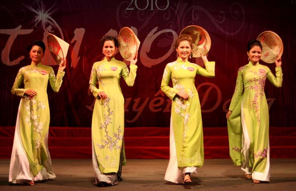 Thướt thà áo dài