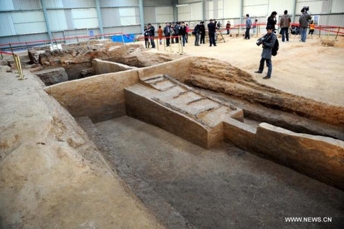 Khu lăng mộ được các nhà khảo cổ học phát hiện và khai quật ở gần một công trường xây dựng ở Dương Châu, thuộc tỉnh Giang Tô, phía đông Trung Quốc, hồi tháng 4