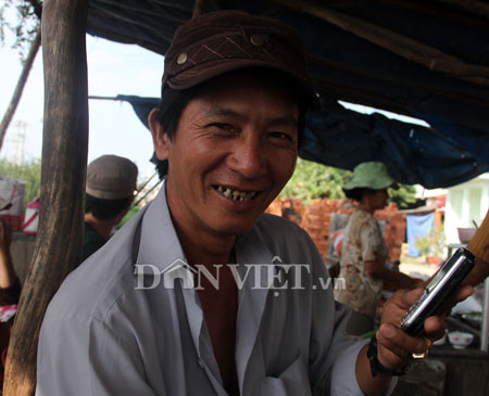 Anh Đỗ Ngọc Tuấn - người may mắn trúng số độc đắc. Anh Đỗ Ngọc Tuấn - người may mắn trúng số độc đắc