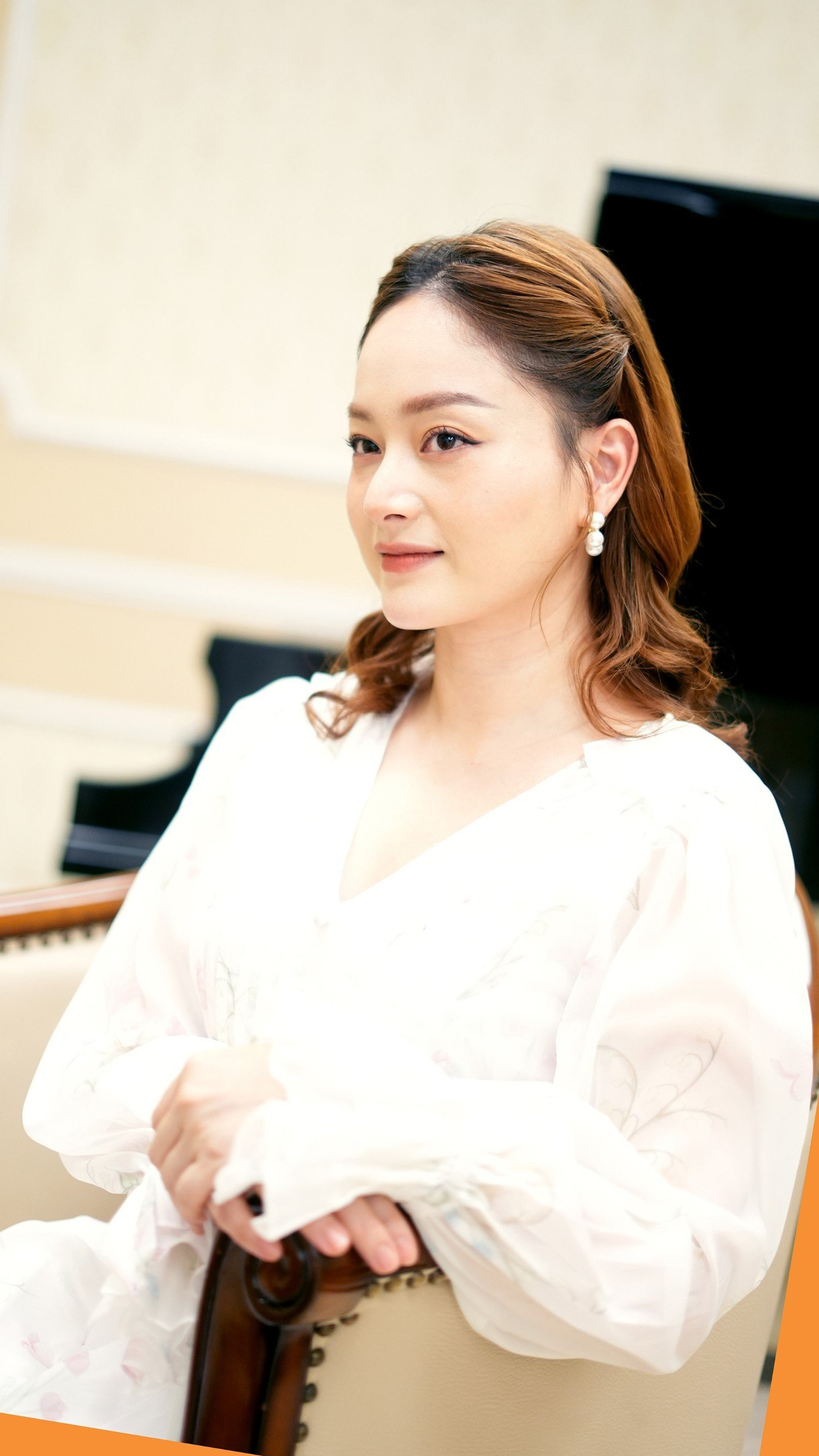 Tuy nhiên, khi những biến cố liên tục xảy đến với gia đình bà Cúc (NSND Lan Hương), Hà lại là người khéo léo hàn gắn các thành viên. Đặc biệt trong những tập gần đây, Hà được khán giả yêu thích vì tạo cơ hội cho các cặp đôi xích lại gần nhau.