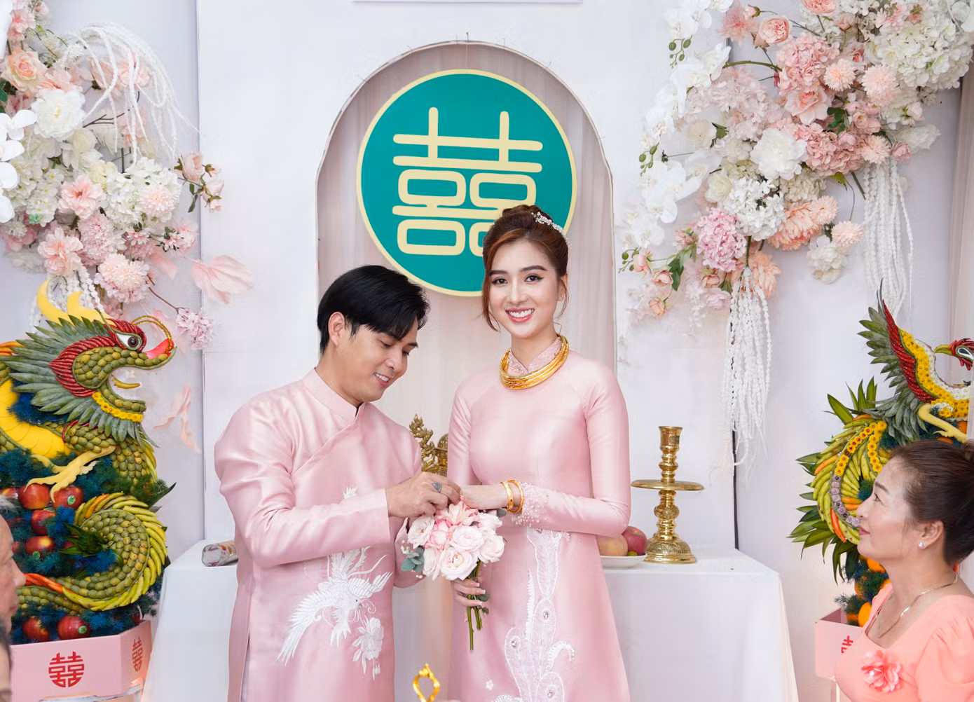 Hồ Quang Hiếu và Tuệ Như đã đăng ký kết hôn và xác nhận về chung một nhà, lên kế hoạch có con trước, làm đám cưới sau. Hồ Quang Hiếu và Tuệ Như đã đăng ký kết hôn và xác nhận về chung một nhà, lên kế hoạch có con trước, làm đám cưới sau.