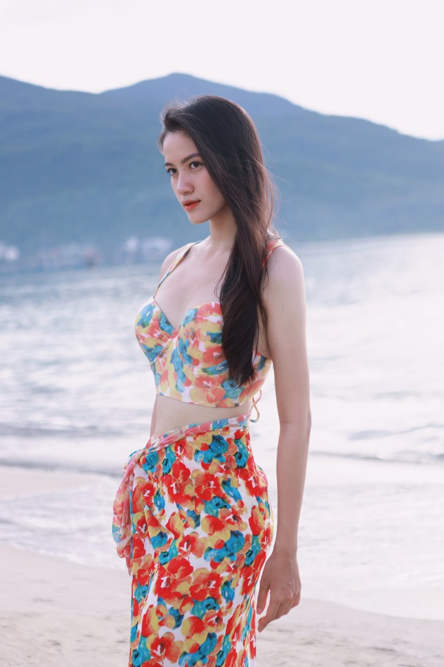 Chung kết Miss Grand Vietnam - Hoa hậu Hòa bình Việt Nam 2023 diễn ra tối 27/8 tại TPHCM. Cuộc thi kéo dài hơn bốn tiếng đồng hồ, chiến thắng chung cuộc thuộc về người đẹp Lê Hoàng Phương 28 tuổi, quê Khánh Hòa. Các vị trí á hậu lần lượt thuộc về: Á hậu 1 Bùi Khánh Linh, Á hậu 2 Trương Quí Minh Nhàn, Á hậu 3 Lê Thị Hồng Hạnh và Á hậu 4 Đặng Hoàng Tâm Như. Trong đó, Á hậu 2 Trương Quí Minh Nhàn được chú ý ngay từ khi ghi danh tại cuộc thi nhờ sở hữu IELTS 8.0. Chung kết Miss Grand Vietnam - Hoa hậu Hòa bình Việt Nam 2023 diễn ra tối 27/8 tại TPHCM. Cuộc thi kéo dài hơn bốn tiếng đồng hồ, chiến thắng chung cuộc thuộc về người đẹp Lê Hoàng Phương 28 tuổi, quê Khánh Hòa. Các vị trí á hậu lần lượt thuộc về: Á hậu 1 Bùi Khánh Linh, Á hậu 2 Trương Quí Minh Nhàn, Á hậu 3 Lê Thị Hồng Hạnh và Á hậu 4 Đặng Hoàng Tâm Như. Trong đó, Á hậu 2 Trương Quí Minh Nhàn được chú ý ngay từ khi ghi danh tại cuộc thi nhờ sở hữu IELTS 8.0.