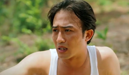 Tạo hình của Doãn Quốc Đam trong phim Làng trong phố. Tạo hình của Doãn Quốc Đam trong phim Làng trong phố.