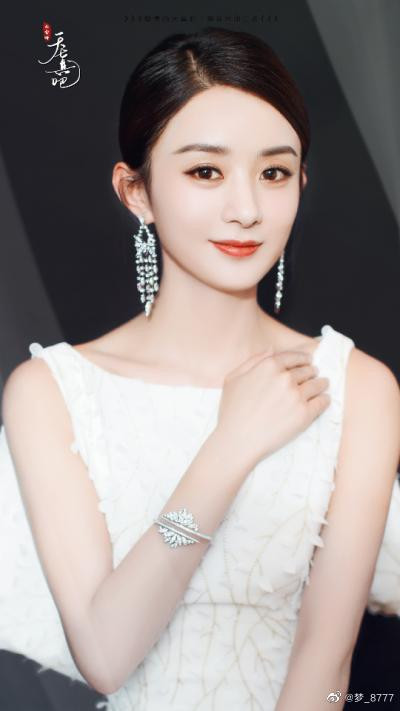 Từ lúc kết hôn đến khi ly hôn Triệu Lệ Dĩnh vẫn chưa được mặc áo cưới.