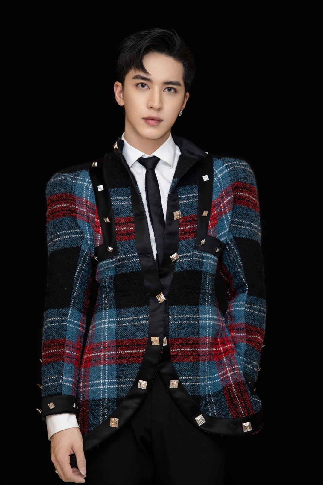 Hiện tại sự nghiệp Hứa Ngụy Châu phát triển khá ổn định.