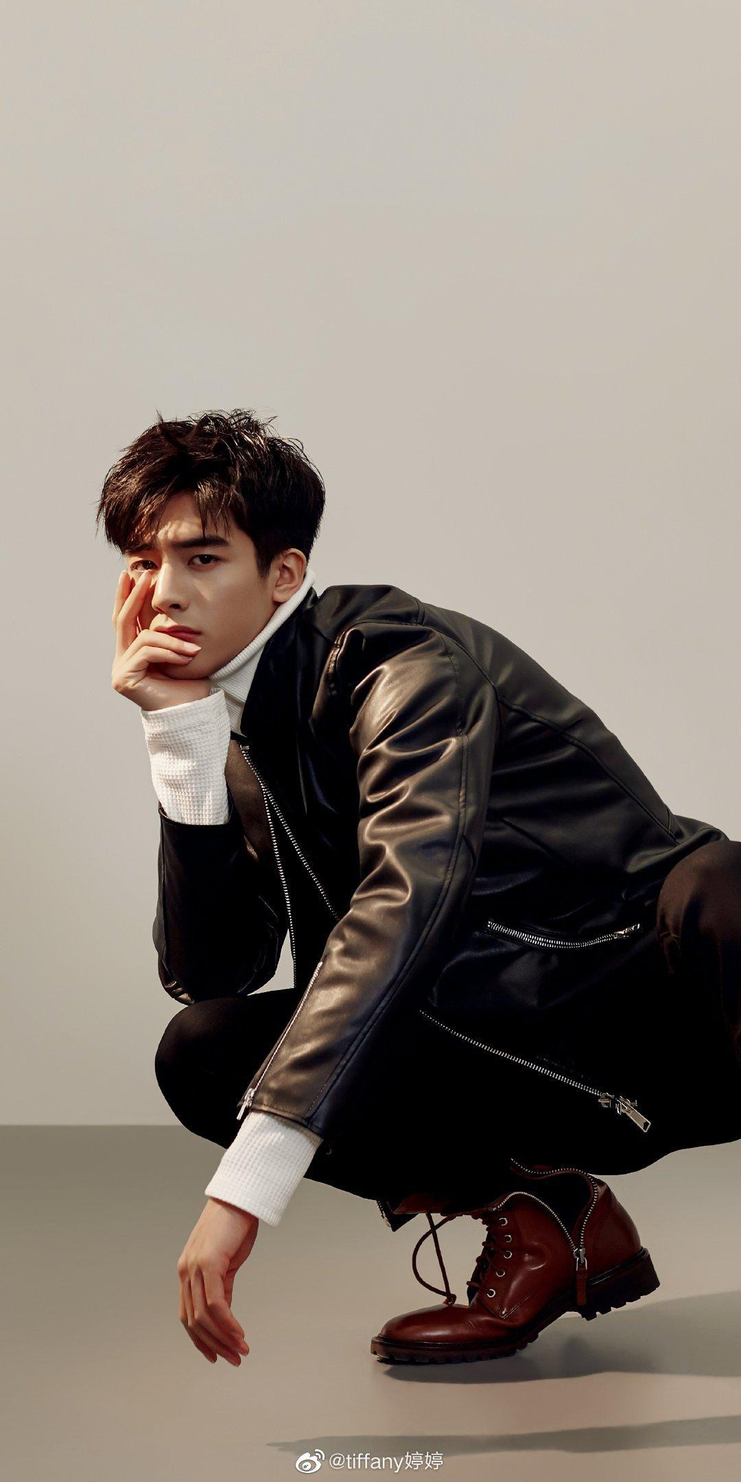 Tống Uy Long sở hữu ngoại hình nổi bật.