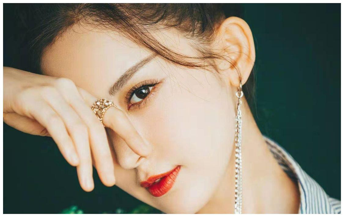 Cổ Lực Na Trát đóng phim bao năm vẫn chưa thoát khỏi danh xưng "bình hoa".