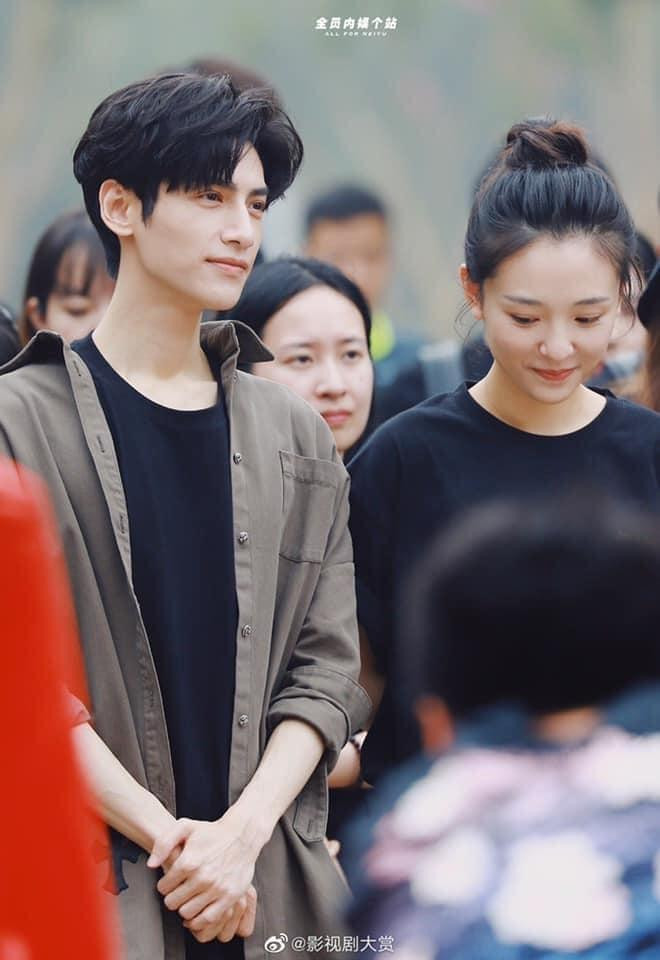 Cả hai vừa có nhan sắc... Cả hai vừa có nhan sắc...