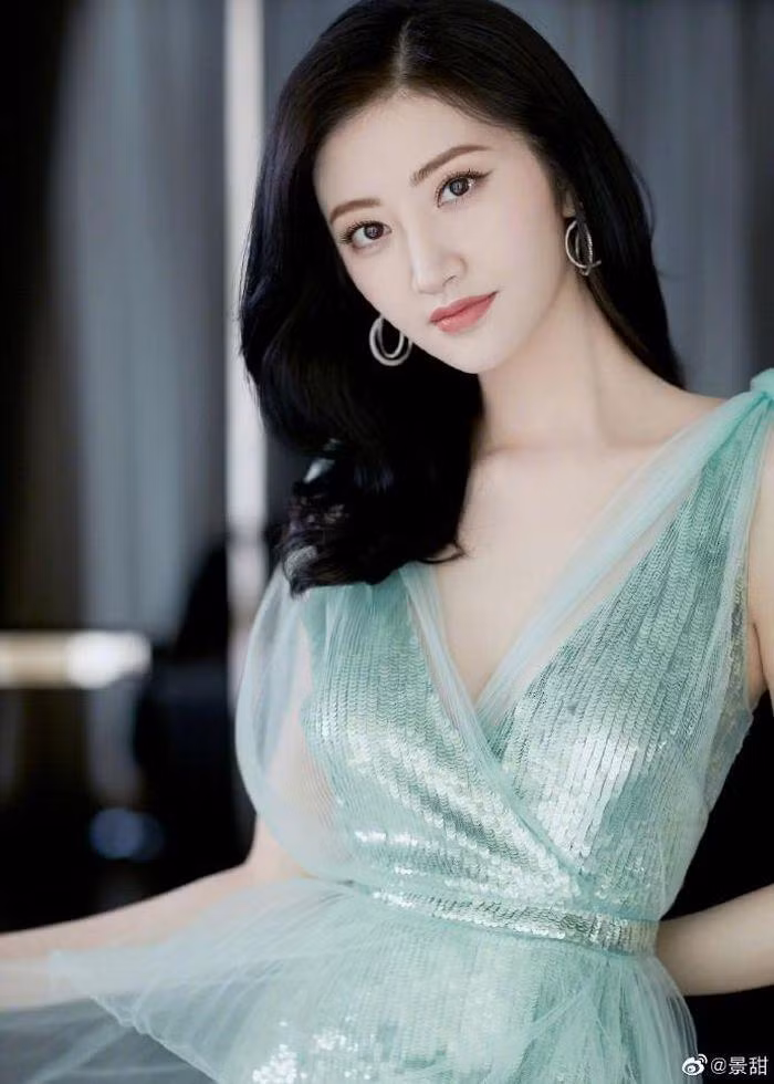 Ban đầu có tin Cảnh Điềm đóng nữ chính phim.