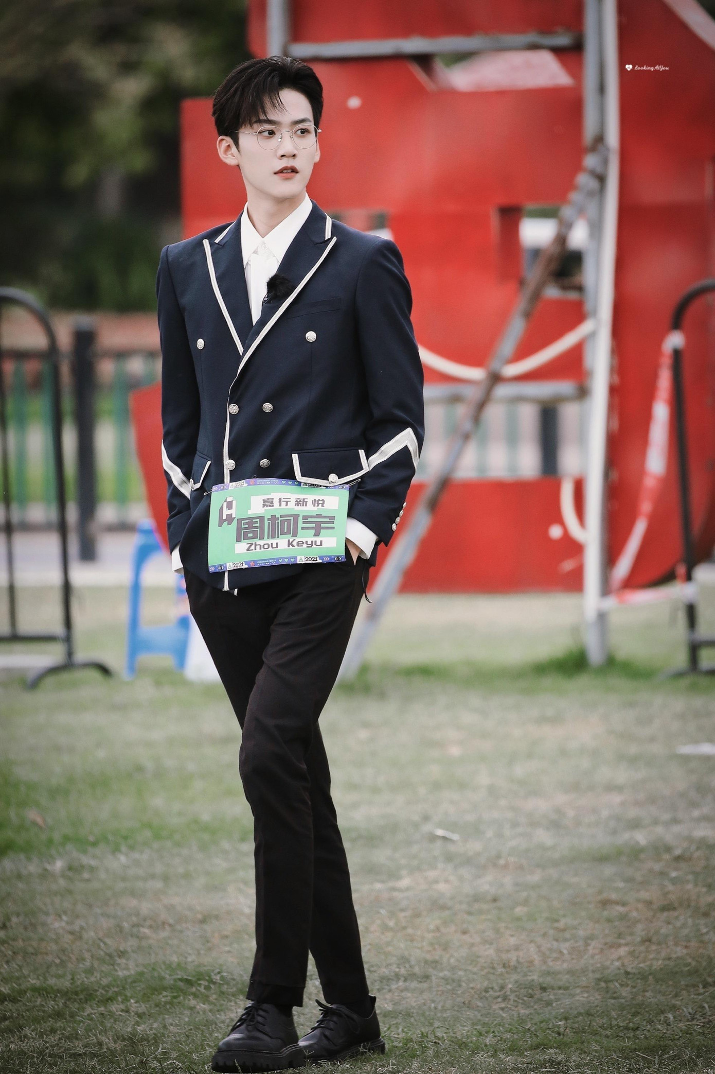 Chân dài miên man. Chân dài miên man.