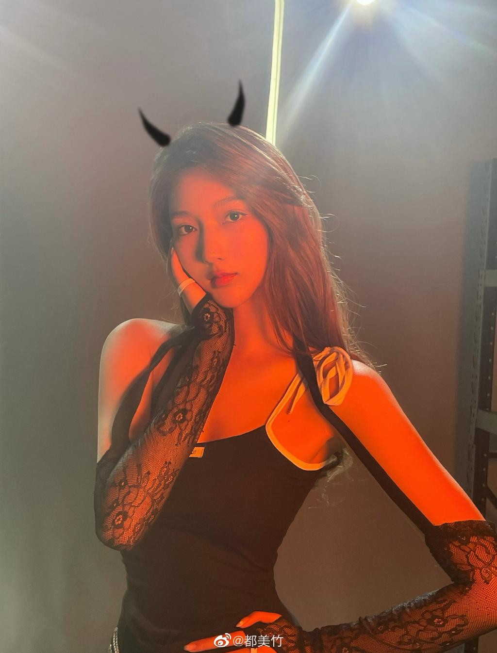 Bạn gái cũ Ngô Diệc Phàm tiếp tục bóc phốt nam thần tượng.