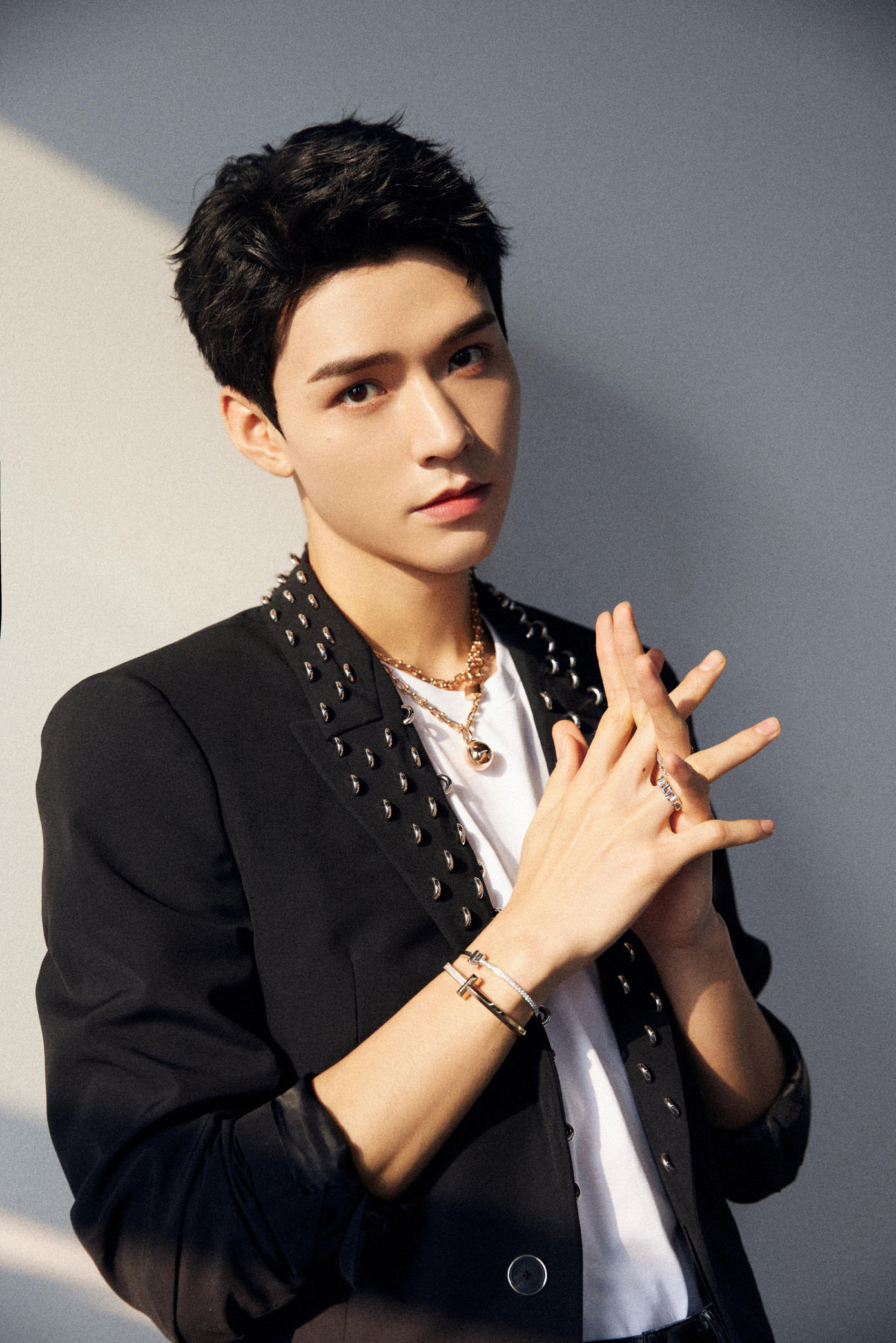 Cung Tuấn xuất hiện tại "Sáng Tạo Doanh 4" trong vai trò khách mời.