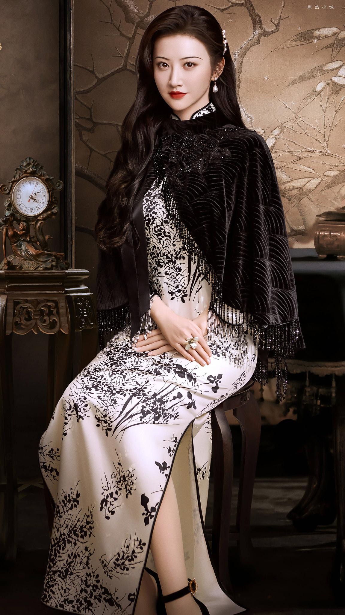 Tạo hình sườn xám kiêu sa, Cảnh Điềm cũng được khen diễn xuất tốt.