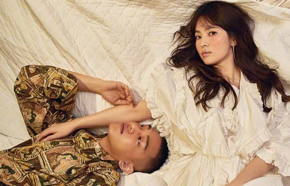 Tình bạn đẹp qua năm tháng của Song Hye Kyo và Yoo Ah In. Tình bạn đẹp qua năm tháng của Song Hye Kyo và Yoo Ah In.
