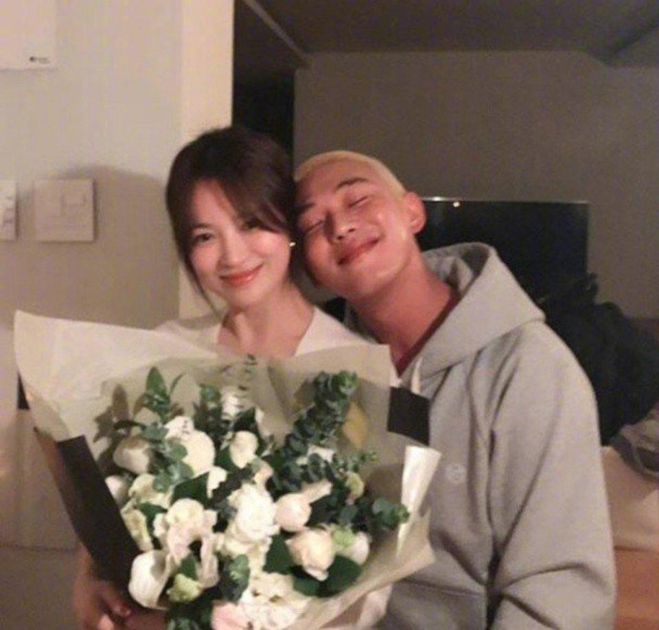 Netize xứ Trung ngưỡng mộ tình bạn của hai người. Netize xứ Trung ngưỡng mộ tình bạn của hai người.