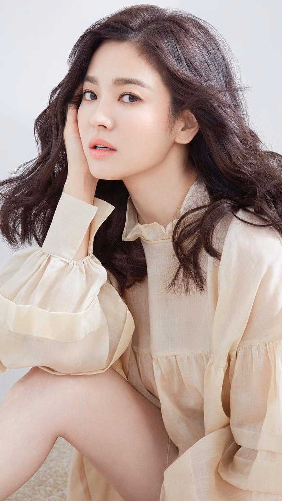Yoo Ah In luôn ủng hộ mọi quyết định trong sự nghiệp của Song Hye Kyo. Yoo Ah In luôn ủng hộ mọi quyết định trong sự nghiệp của Song Hye Kyo.
